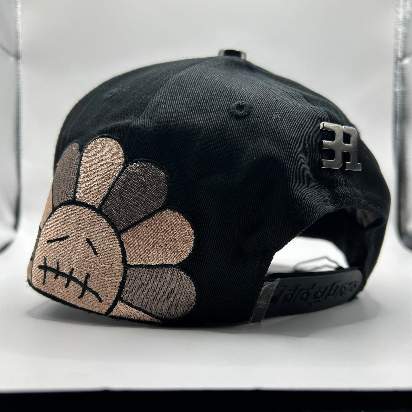 THIRTY ONE HATS MURAKAMI