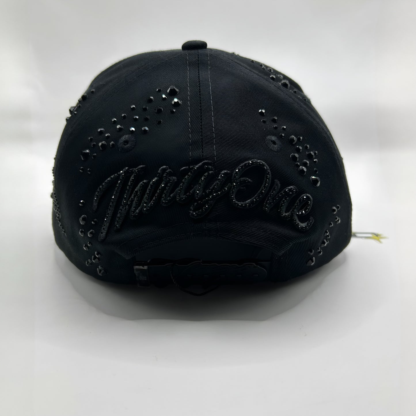 THIRTY ONE HATS MAGO NEGRO