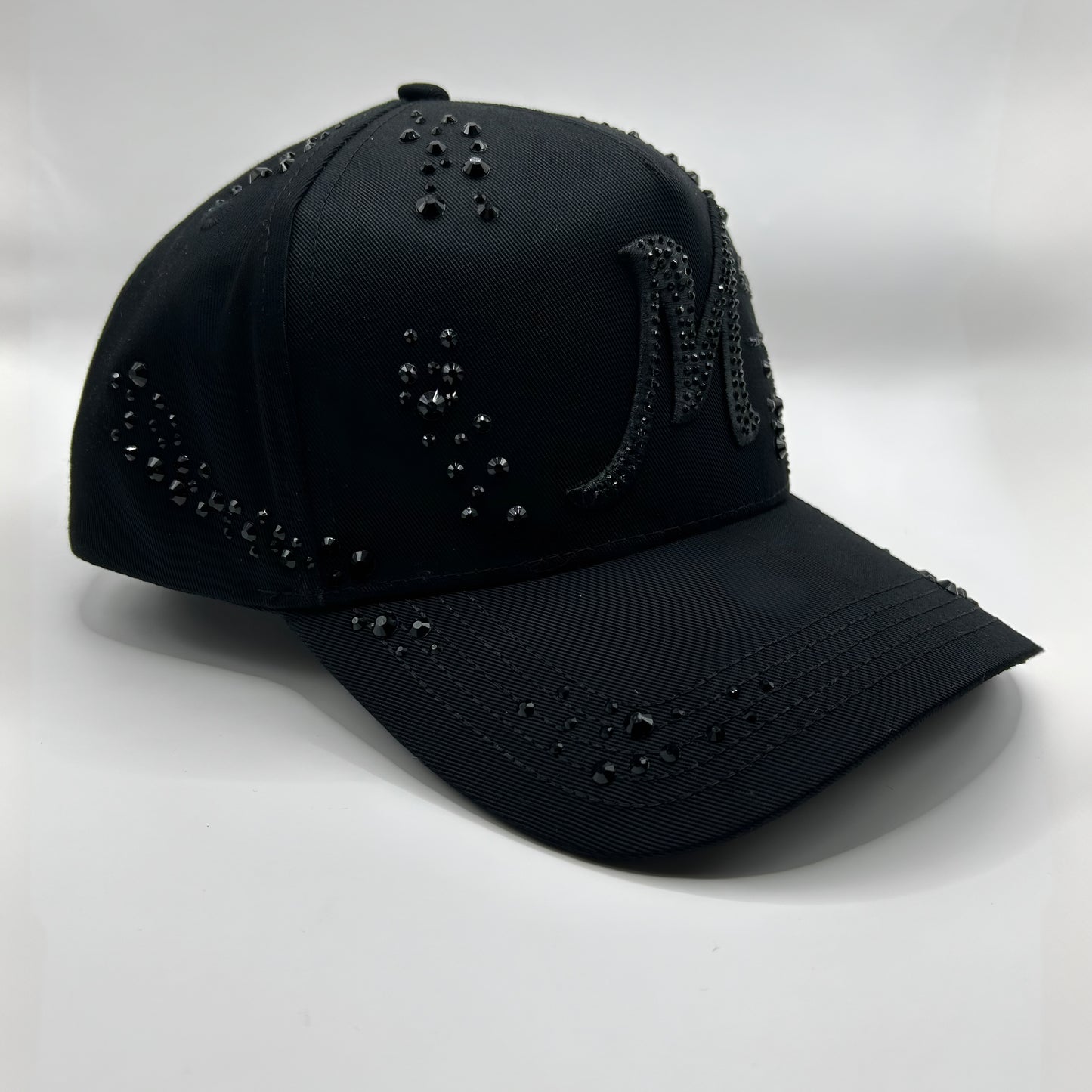 THIRTY ONE HATS MAGO NEGRO