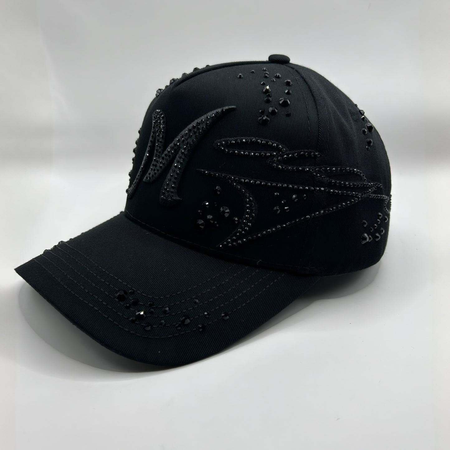 THIRTY ONE HATS MAGO NEGRO