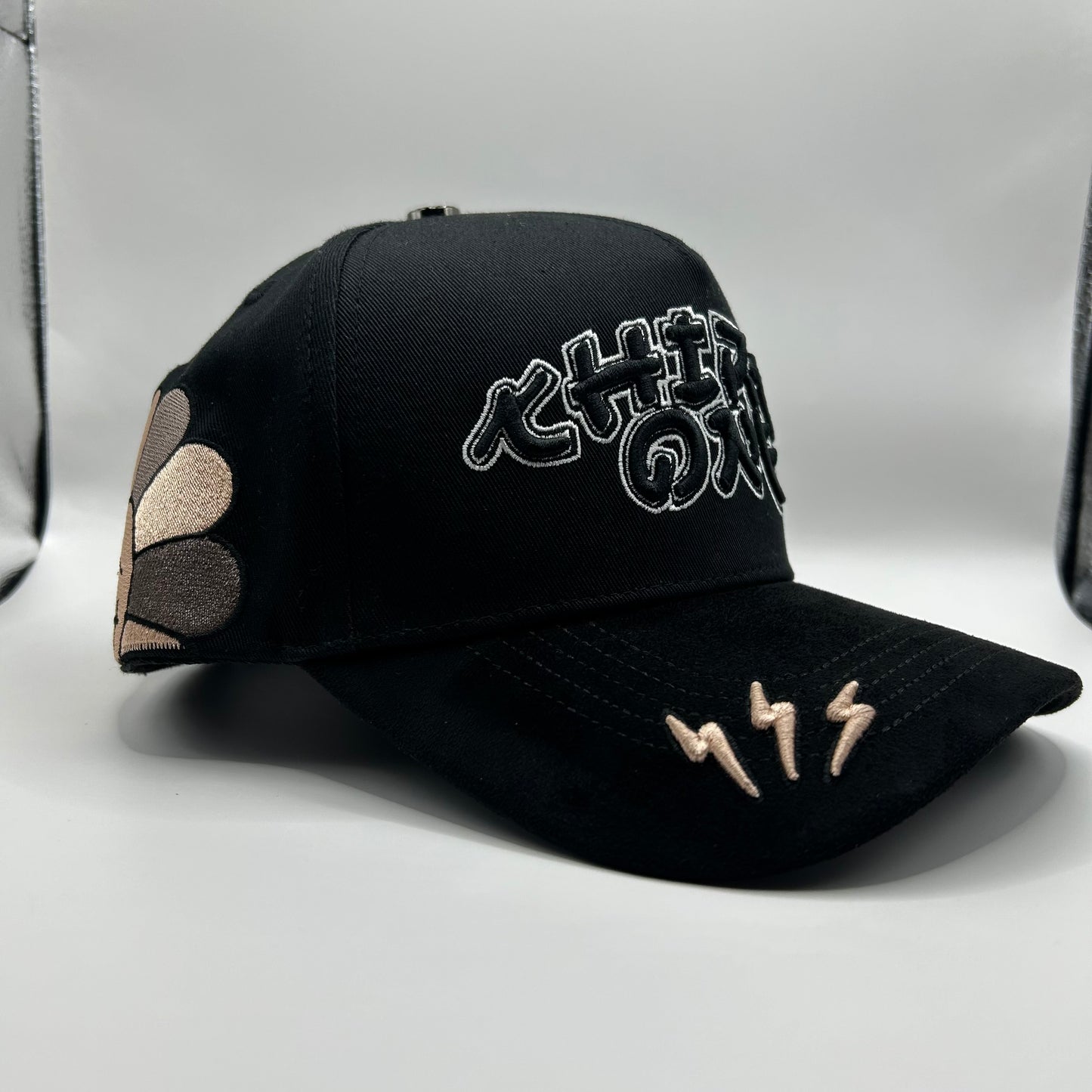 THIRTY ONE HATS MURAKAMI