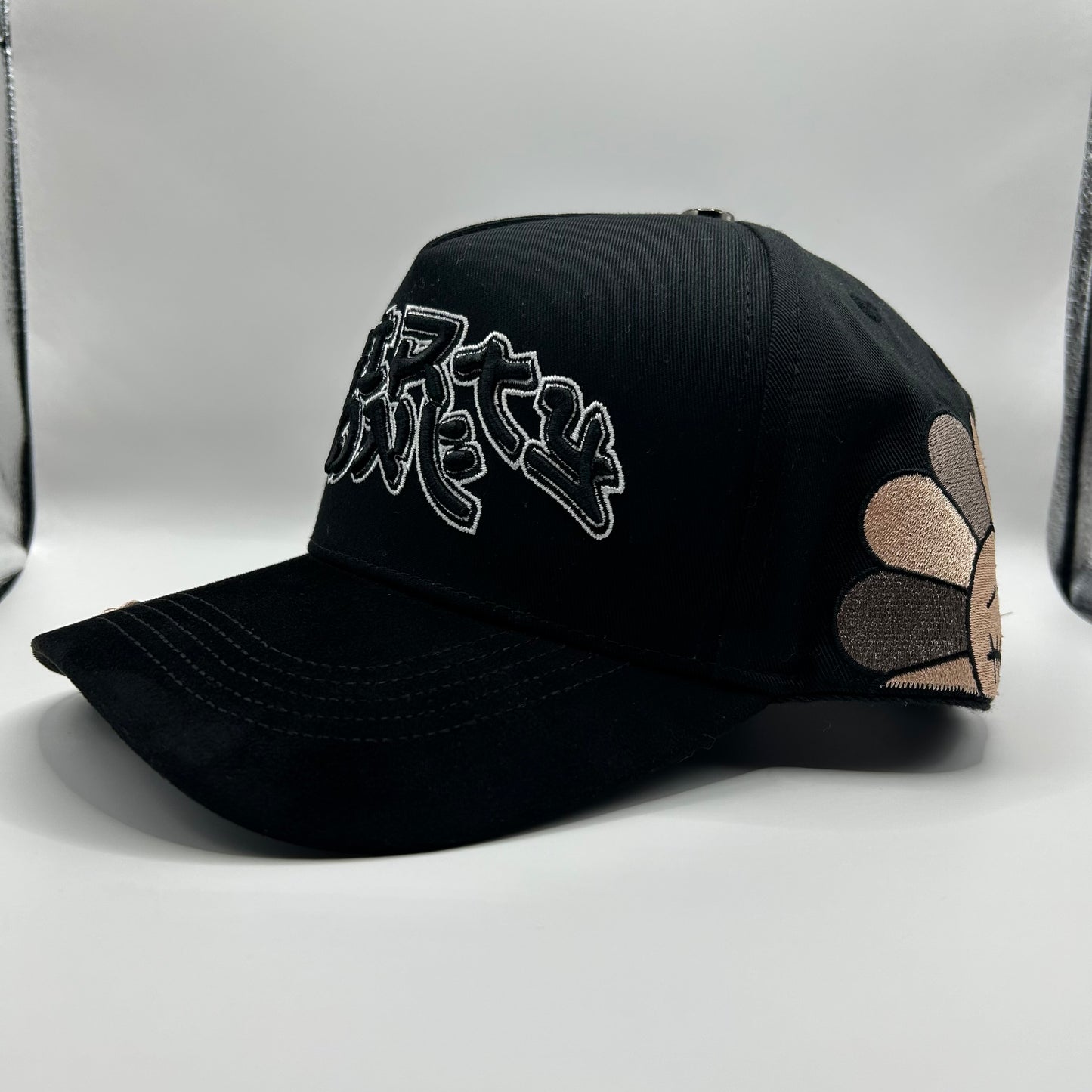 THIRTY ONE HATS MURAKAMI